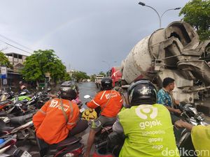 Sambat Ojol Tak Bisa Kirim Orderan gegara Banjir Kaligawe Semarang Sambat Ojol Tak Bisa Kirim Orderan gegara Banjir Kaligawe Semarang