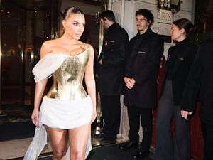 Foto: Kim Kardashian Rayakan Ultah ke-45, Bergaya Bak Dewi Yunani Foto: Kim Kardashian Rayakan Ultah ke-45, Bergaya Bak Dewi Yunani
