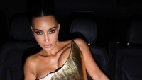 Kim Kardashian Dicibir Usai Ragukan Pendaratan di Bulan Kim Kardashian Dicibir Usai Ragukan Pendaratan di Bulan