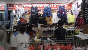 Geliat Pasar Pakaian Bekas di Tengah Bayang Larangan Impor Pemerintah