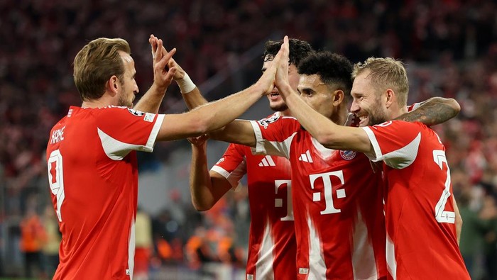 MUNICH, GERMANY - OCTOBER 22: Luis Diaz of Bayern Munich celebrates scoring his teams third goal with teammates Harry Kane, Aleksandar Pavlovic and Konrad Laimer during the UEFA Champions League 2025/26 League Phase MD3 match between FC Bayern München and Club Brugge KV at Football Arena Munich on October 22, 2025 in Munich, Germany. (Photo by Alexander Hassenstein/Getty Images)