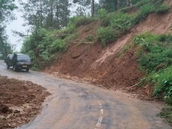 Jalur Tulungagung-Trenggalek Via Bendungan Dibuka Lagi Usai Longsor Jalur Tulungagung-Trenggalek Via Bendungan Dibuka Lagi Usai Longsor