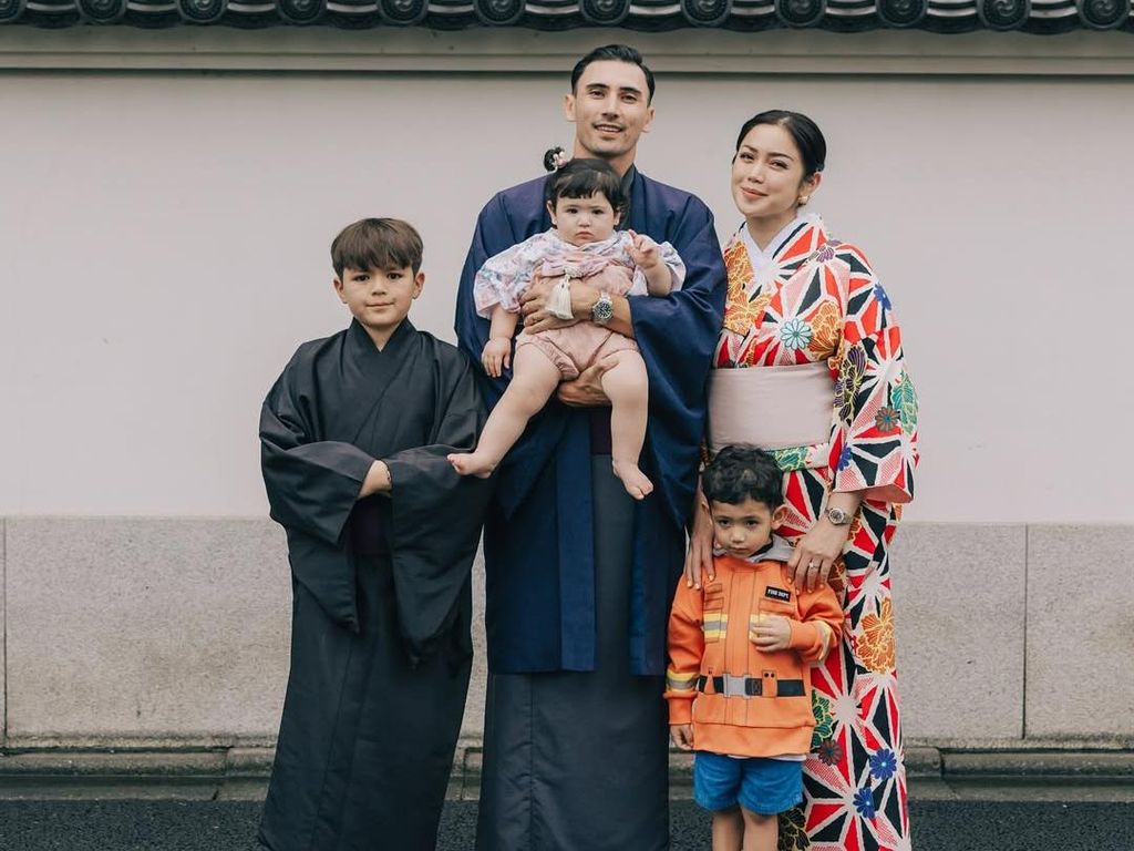 4 Tahun Perjalanan Rumah Tangga Jessica Iskandar dengan Vincent Verhaag 4 Tahun Perjalanan Rumah Tangga Jessica Iskandar dengan Vincent Verhaag