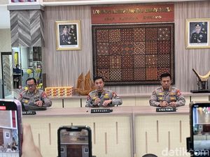 Polda Sulsel Klaim Cuma Ada 3 Demo Peringati 1 Tahun Prabowo, 18 Aksi Batal Polda Sulsel Klaim Cuma Ada 3 Demo Peringati 1 Tahun Prabowo, 18 Aksi Batal
