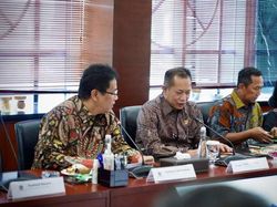 Menkop Mendadak Bertemu Menkeu & COO Danantara, Bahas Kopdes Merah Putih