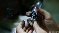 Kreativitas Pengrajin Cikini Hasilkan Perhiasan Emas Bernilai Tinggi Kreativitas Pengrajin Cikini Hasilkan Perhiasan Emas Bernilai Tinggi