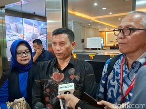 Pengacara Pihak Arya Daru Datangi Bareskrim, Dorong Penyelidikan Dilanjut Pengacara Pihak Arya Daru Datangi Bareskrim, Dorong Penyelidikan Dilanjut