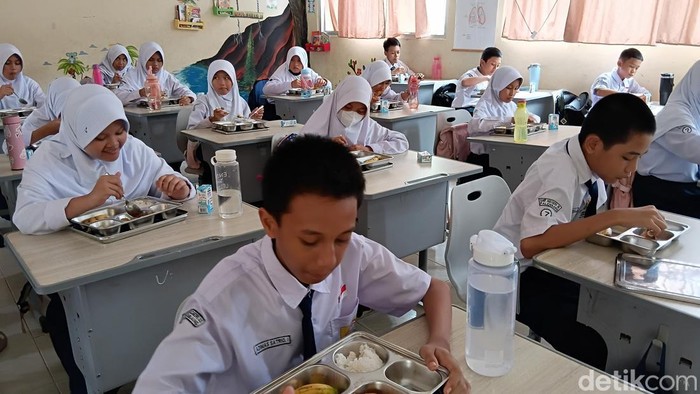 Masak Ribuan Porsi untuk Anak Sekolah? Begini Aturan Baru MBG!