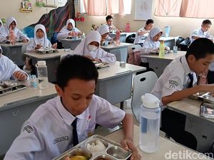 Mendikdasmen Koreksi Istilah Kurikulum MBG, Siapkan Modul Hidup Sehat via MBG Mendikdasmen Koreksi Istilah Kurikulum MBG, Siapkan Modul Hidup Sehat via MBG