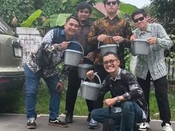 Viral Pengantin di Tegal Berikan Souvenir Ember ke Tamu, Isinya Bikin Kaget Viral Pengantin di Tegal Berikan Souvenir Ember ke Tamu, Isinya Bikin Kaget