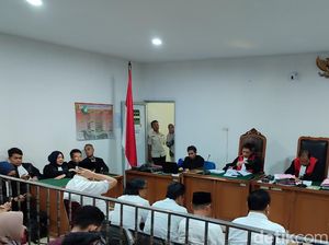 Mantan Gubernur Bengkulu Ridwan Mukti Divonis 2,5 Tahun Penjara Mantan Gubernur Bengkulu Ridwan Mukti Divonis 2,5 Tahun Penjara