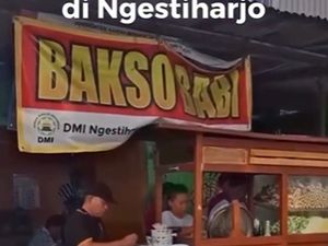Duduk Perkara Geger Warung Bakso Babi Berspanduk DMI-MUI di Kasihan Bantul