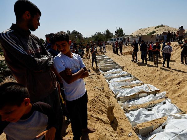 Pilu Warga Gaza Makamkan Puluhan Jenazah Tak Dikenal yang Diserahkan Israel