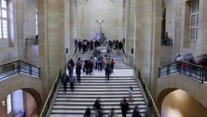 Video: Tersangka Pencurian Permata di Museum Louvre Ditangkap di Paris