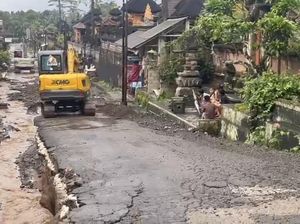 Viral Jalan Rusak Lagi Saat Pengerjaan, Dinas PUPR Gianyar Membantah Viral Jalan Rusak Lagi Saat Pengerjaan, Dinas PUPR Gianyar Membantah