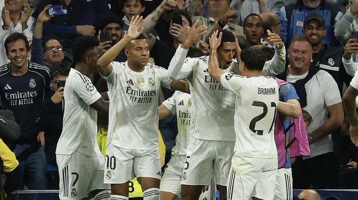 Soccer Football - UEFA Champions League - Real Madrid v Juventus - Santiago Bernabeu, Madrid, Spain - October 22, 2025 Real Madrids Jude Bellingham celebrates scoring their first goal with Brahim Diaz REUTERS/Susana Vera