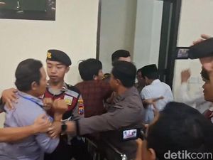 Ribut di Vonis Pembunuhan-Perkosaan Siswi SMA Jombang Ribut di Vonis Pembunuhan-Perkosaan Siswi SMA Jombang