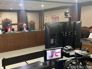 Ammar Zoni Mohon Sidang Tatap Muka untuk Ungkap Fakta Ammar Zoni Mohon Sidang Tatap Muka untuk Ungkap Fakta