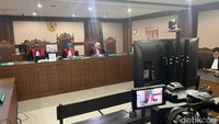 Ammar Zoni dkk Didakwa Pasal Berlapis Dugaan Peredaran dan Kepemilikan Narkoba Ammar Zoni dkk Didakwa Pasal Berlapis Dugaan Peredaran dan Kepemilikan Narkoba