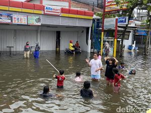Pompa Air Tak Aktif Dituding Jadi Sebab Banjir Semarang Tak Kunjung Surut Pompa Air Tak Aktif Dituding Jadi Sebab Banjir Semarang Tak Kunjung Surut
