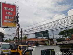 Rugikan Kas Daerah, Pemkab Bandung Sikat Reklame Ilegal