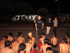 40 Remaja di Tuban Diamankan Polisi Saat Konvoi Ganggu Jalan 40 Remaja di Tuban Diamankan Polisi Saat Konvoi Ganggu Jalan