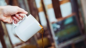 Buang Sisa Kopi ke Selokan, Wanita di London Didenda Rp 3,3 Juta
