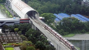 Ketika LRT Jabodebek Gangguan Bikin Penumpang Jalan Kaki hingga Gemetaran Ketika LRT Jabodebek Gangguan Bikin Penumpang Jalan Kaki hingga Gemetaran