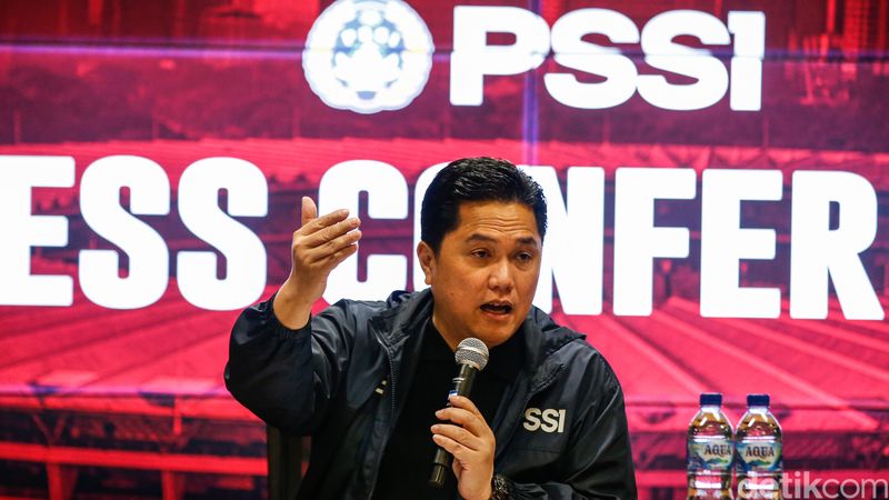Erick Thohir Pastikan Rekrutmen Pelatih Timnas Tak Asal Pilih Ketua Umum PSSI Erick Thohir saat melakukan konferensi pers di Jakarta, Jumat, (24/10/2025). Erick Thohir menyebut pencarian pelatih Timnas harus matang dan tidak terburu-buru.