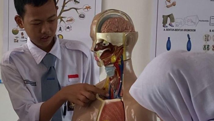 Video: Lengkap Banget! Ini Fasilitas SRMA 13 Bekasi, Dari UKS-Lab IPA