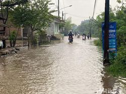 Banjir Kembali Rendam Jalan Alternatif Sapan-Gedebage Menuju Kota Bandung