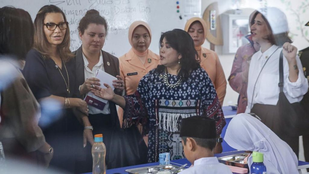 Ibu Negara Brasil Tinjau Program Makan Bergizi Gratis di Jakarta Ibu Negara Brasil Tinjau Program Makan Bergizi Gratis di Jakarta