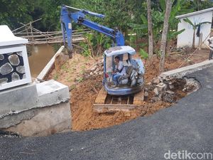 Baru Kelar Direhab, Jembatan Rp 2 Miliar di Pucakwangi Pati Jebol Kena Hujan Baru Kelar Direhab, Jembatan Rp 2 Miliar di Pucakwangi Pati Jebol Kena Hujan
