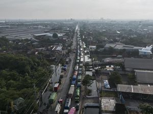 Kemacetan Panjang Akibat Banjir Landa Jalur Pantura Semarang Kemacetan Panjang Akibat Banjir Landa Jalur Pantura Semarang