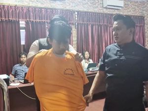 Napi Rutan Kolaka Ngaku Anggota TNI-Peras Wanita Rp 210 Juta Napi Rutan Kolaka Ngaku Anggota TNI-Peras Wanita Rp 210 Juta