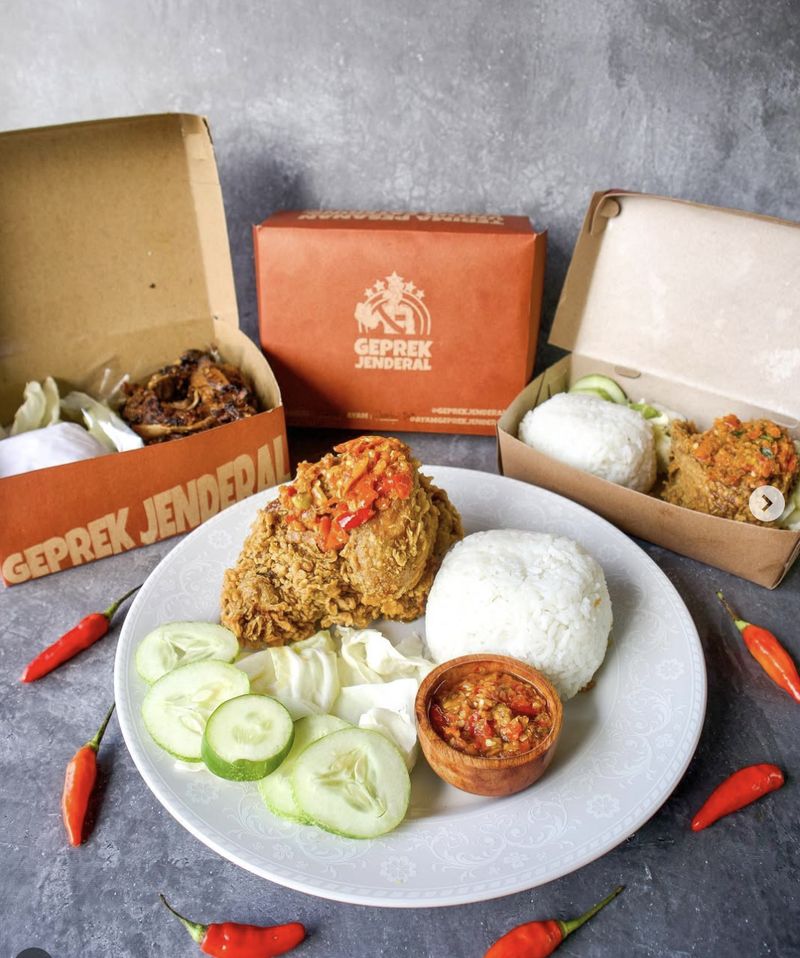 Laris! Ini Rekomendasi 7 Nasi Ayam Paling Enak di Ojol