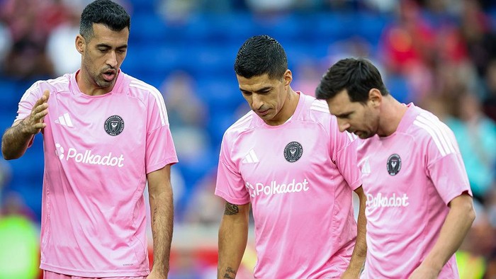 HARRISON, NEW JERSEY - JULY 19: Lionel Messi #10 of Inter Miami CF, Luis Suzrez #9 of Inter Miami CF and Sergio Busquets #5 of Inter Miami CF during warm ups before the start of the Major League Soccer match against New York Red Bulls at Sports Illustrated Stadium on July 19, 2025 in Harrison, New Jersey. (Photo by Ira L. Black/Getty Images)