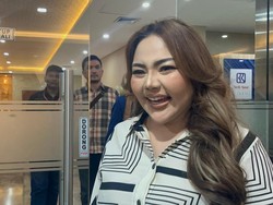 Lisa Mariana Diperiksa Sebagai Tersangka: Endorse Makin Banyak