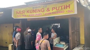 2 Rumah Makan di Samping Polres Maros Terbakar