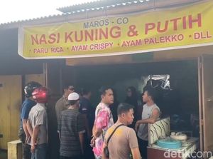2 Rumah Makan di Samping Polres Maros Terbakar 2 Rumah Makan di Samping Polres Maros Terbakar
