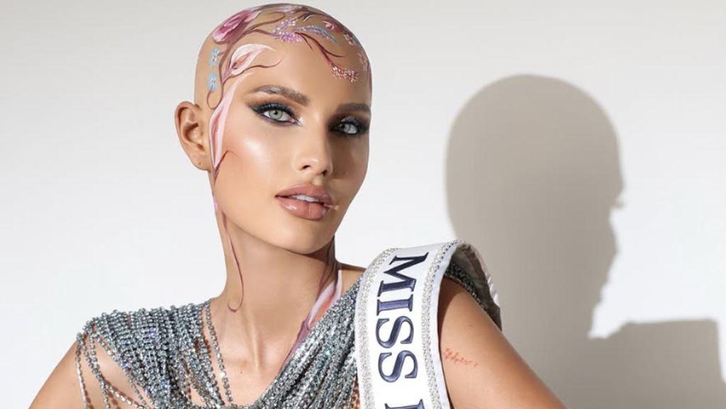 Foto Finalis Miss USA 2025 yang Botak, Jalan di Panggung Tanpa Wig Foto Finalis Miss USA 2025 yang Botak, Jalan di Panggung Tanpa Wig