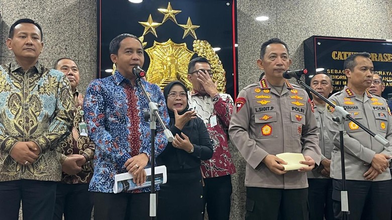 Menhut Terima Kasih ke Kapolri Angka Karhutla Menurun di 2025