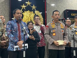 Menhut Terima Kasih ke Kapolri Angka Karhutla Menurun di 2025