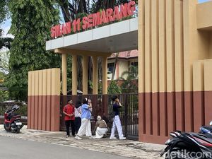 Alumni Korban Fantasi Cabul Chiko Kecewa Dilarang Gabung Demo SMA 11 Semarang Alumni Korban Fantasi Cabul Chiko Kecewa Dilarang Gabung Demo SMA 11 Semarang