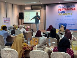 Pelaku UMK Didorong Naik Kelas Lewat Pelatihan Manajemen & Pemasaran Pelaku UMK Didorong Naik Kelas Lewat Pelatihan Manajemen & Pemasaran