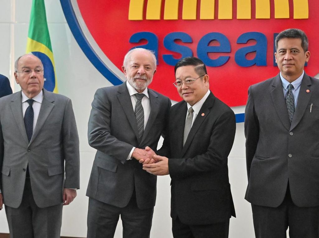 Perkuat Kerja Sama, Presiden Brasil Sambangi Markas ASEAN di Jakarta Perkuat Kerja Sama, Presiden Brasil Sambangi Markas ASEAN di Jakarta