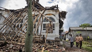 Rumah Bersejarah di Bandung Barat Ambruk, Warisan Art Deco Terancam Punah Rumah Bersejarah di Bandung Barat Ambruk, Warisan Art Deco Terancam Punah
