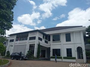 Mengulik Arsitektur Rumah Pensiun Maruf Amin, Terinspirasi dari 3 Gaya Berbeda Mengulik Arsitektur Rumah Pensiun Maruf Amin, Terinspirasi dari 3 Gaya Berbeda