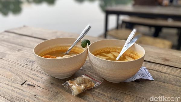 Nikmatnya Makan Seblak Prasmanan Spesial dengan View Danau Nikmatnya Makan Seblak Prasmanan Spesial dengan View Danau