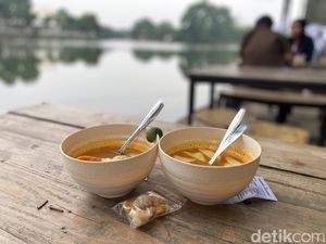 Nikmatnya Makan Seblak Prasmanan Spesial dengan View Danau Nikmatnya Makan Seblak Prasmanan Spesial dengan View Danau